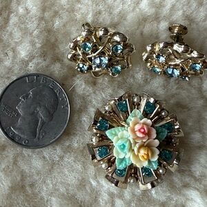 Vintage Coro 50-60’s pin and screwback earrings. So pretty. Goldtone, blue stone
